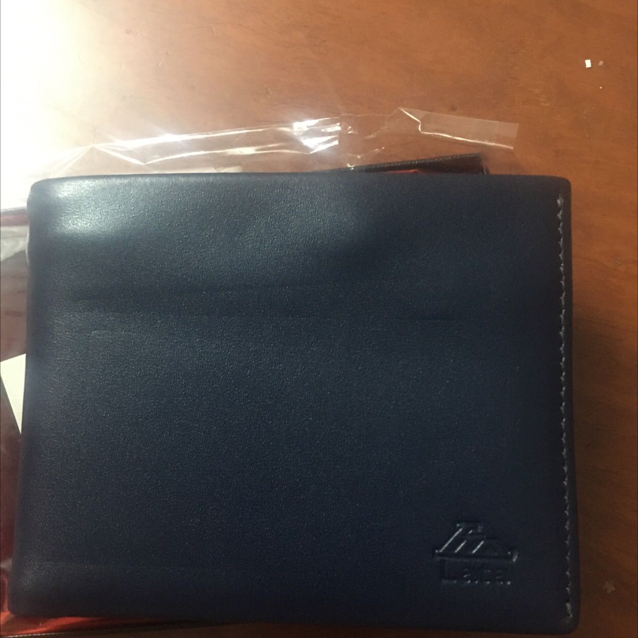 Sản phẩm okie, đóng gói ổn. Chỉ tiếc là bên đơn vị vận chuyển có vẻ như không chuyên nghiệp, giao hàng chậm trễ.