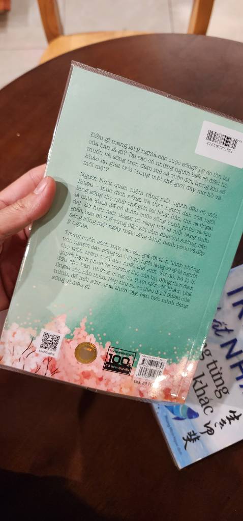 Bao bìa đẹp, đóng gói cẩn thận, sách mới, giấy tốt.