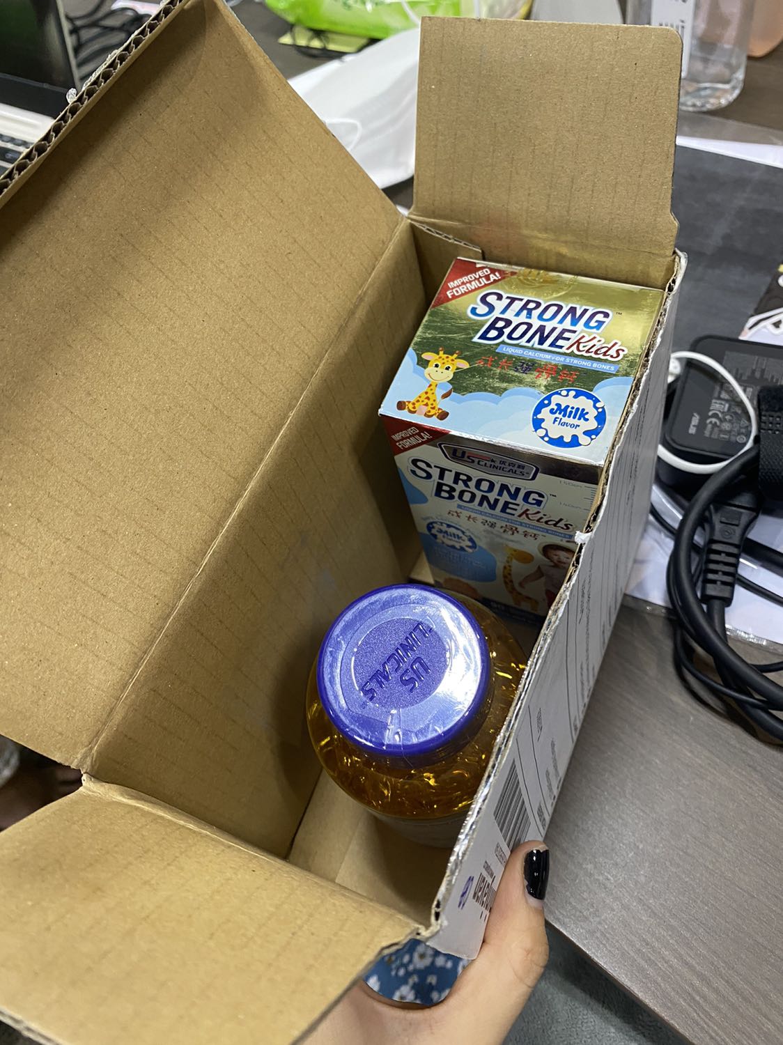 Đóng gói chắc chắn, hàng quốc tế giao tầm 10 ngày khá oki, ưng lắm. Mình mua cho ba mẹ, người lớn hay bị đau khớp nên bổ sung các chất như này.