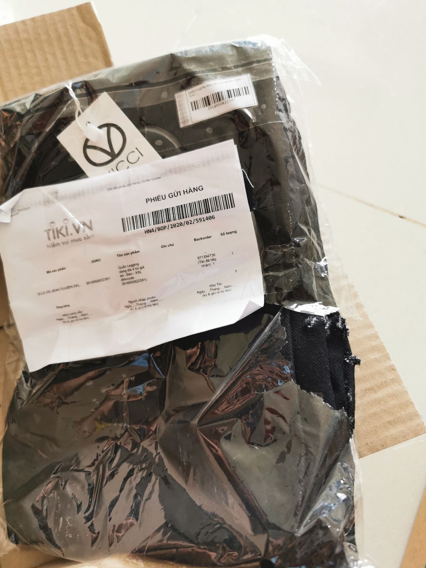 lần trước mua ok giờ mua lại mà giao quần rách cho mình, mới mở ra là thấy bực mình rồi, mình muốn trả lại hàng