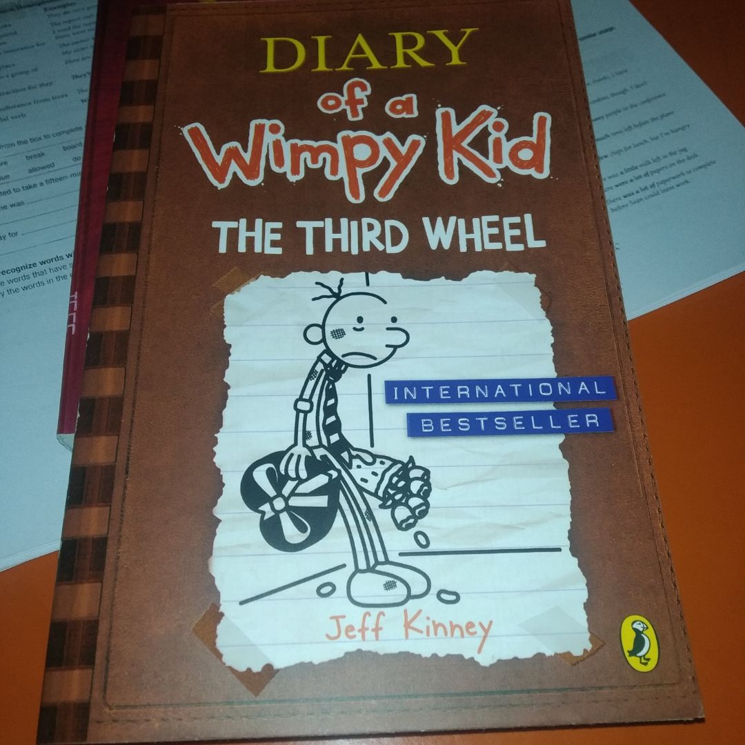 Mua lúc tiki giảm giá quyển nàu siêu rẻ dưới 70k thôi à. Nội dung khá đáng yêu nhưng k đặc sắc lắm, có hình minh họa sinh động, phù hợp với những bạn muốn ôn tập thêm về tiếng anh vì từ vựng trong quyển này không hề khó, sử dụng nhiều những cụm từ thông dụng của người bản ngữ.