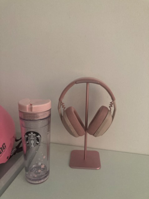 Màu đẹp siêu xinh, cách âm khá tốt, thời lượng pin cũng ok