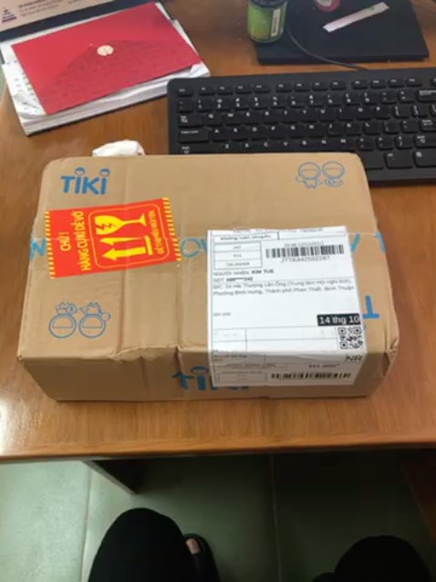 Giao hàng nhanh, nhận hàng đủ. Nhưng việc đóng gói sơ xài quá, nếu các sản phẩm đc bọc thêm 1 lớp bịch nổ chuyên bọc hàng nữa thì việc vẫn chuyển sẽ đảm bảo hơn.
Cám ơn shop.