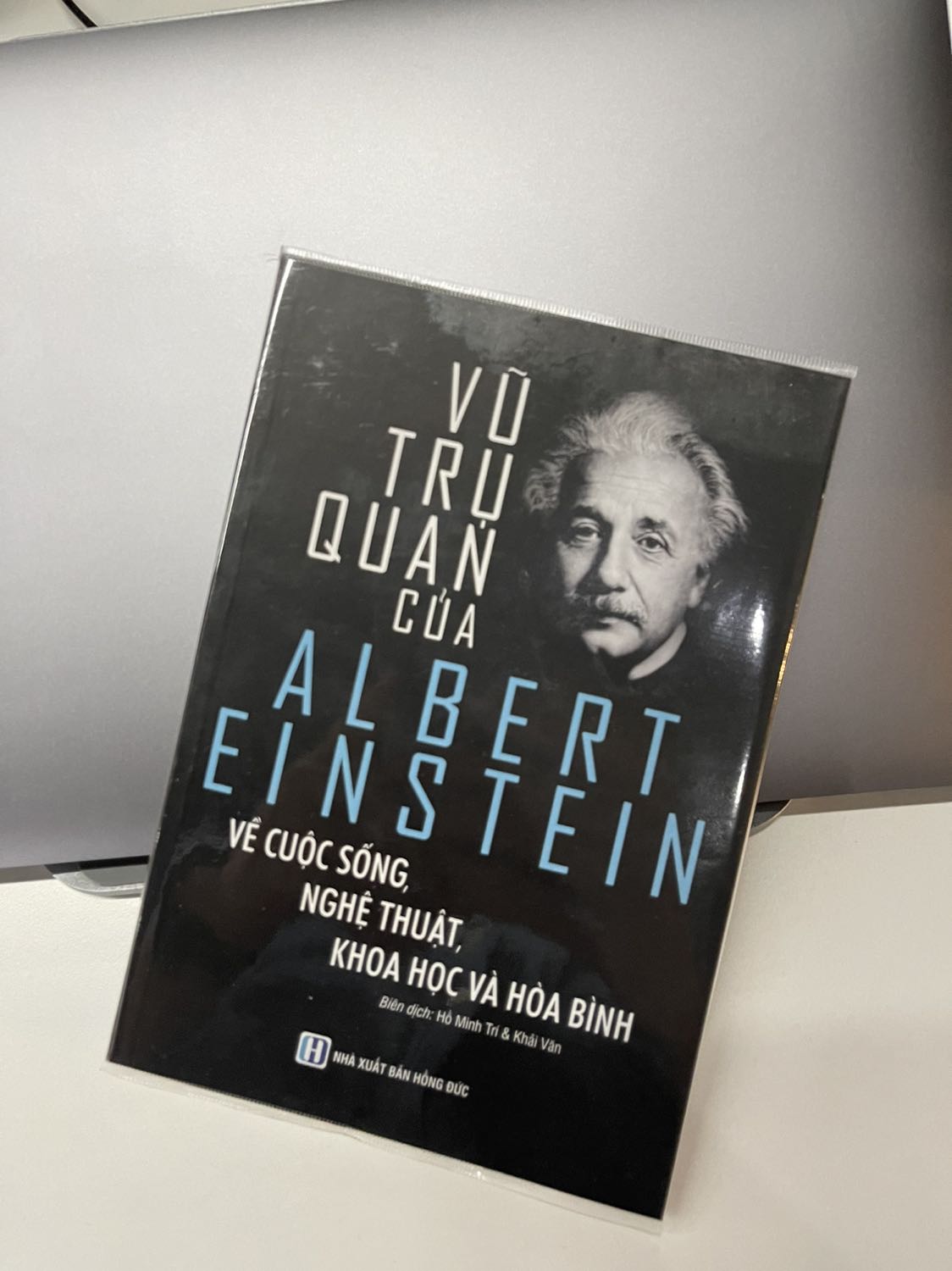 Giao nhanh, bọc sách đẹp. Chất lượng giấy in tốt.