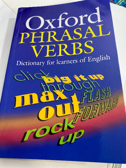 Sách đẹp, in rõ chữ. Nên mua để luyện thêm tiếng anh như người bản xứ