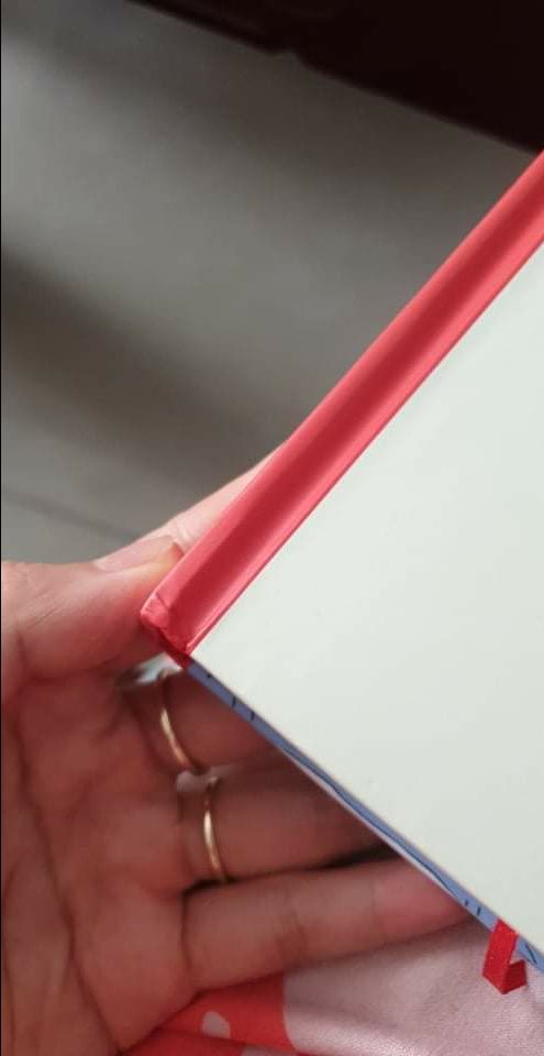 sách hay nên mình lựa mua tin tưởng đặt tiki. Giao rất nhanh mình đặt hôm qua nay đã có nhưng đóng gói bảo quản sách k tốt chút nào chỉ bỏ sách vào cái hộp k quấn k bao gì cả nên sách bị móp ở 2 đầu. Nhận sách mới hy vọng đẹp k móp méo mà vậy hơi buồn. Góp ý mong bao bọc bảo quản sách khi gửi đc kĩ lưỡng hơn