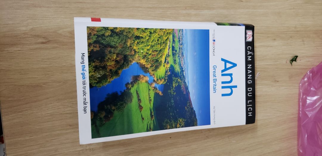 sách giao nhanh. nhà sách bọc kỹ. sách hướng dẫn rất chi tiết. hình minh họa màu rất đẹp. đọc rất dễ hiểu. có nhiều điểm du lịch để biết trước.