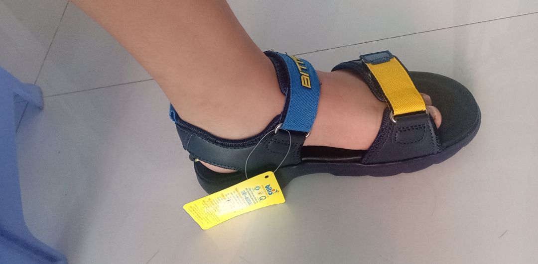 rất đẹp bé rất thích, bé đặt tên là giay ĐMX KKK