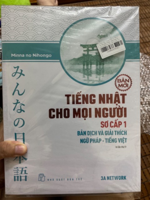 Giao nhanh, shipper cuti, mua nguyên bộ còn được tặng cây bút nè mn