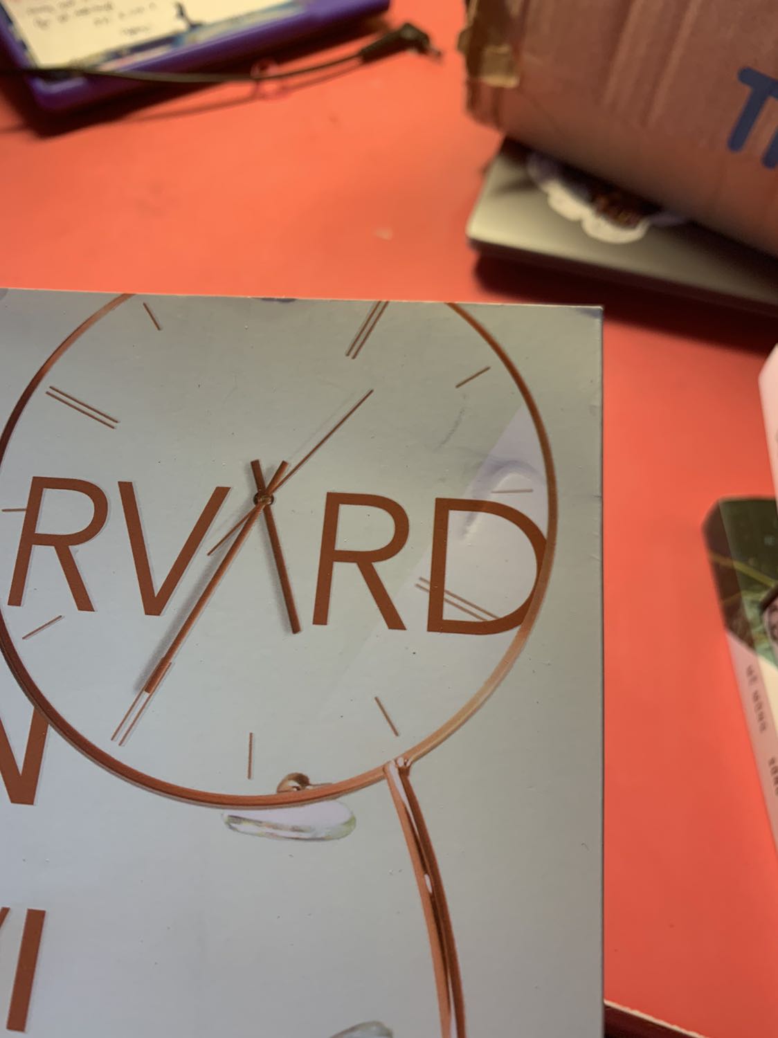 Trải nghiệm thực sự quá tồi. Mua sách mới mà như mua phế liệu. Mua 5 quyển thì 4 quyển móp méo, cũ , hộp hàng thì rách te tua. Tiki nên xem lại cách vận chuyển, dịch vụ quá tệ