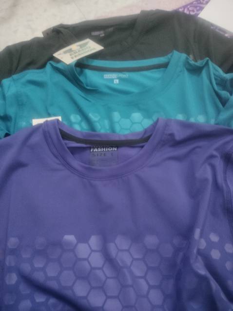 Chất liệu mềm mát, kiểu dán đẹpj. Đã mua 2 lần