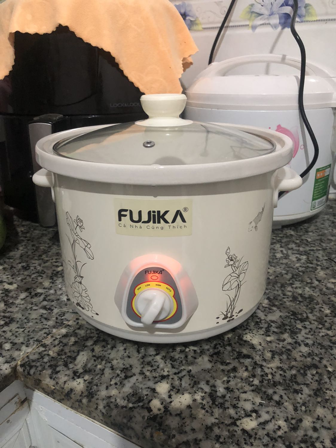 Giao hàng nhanh hàng đóng gói kỹ nhưng đặt màu nâu mà giao màu này ?