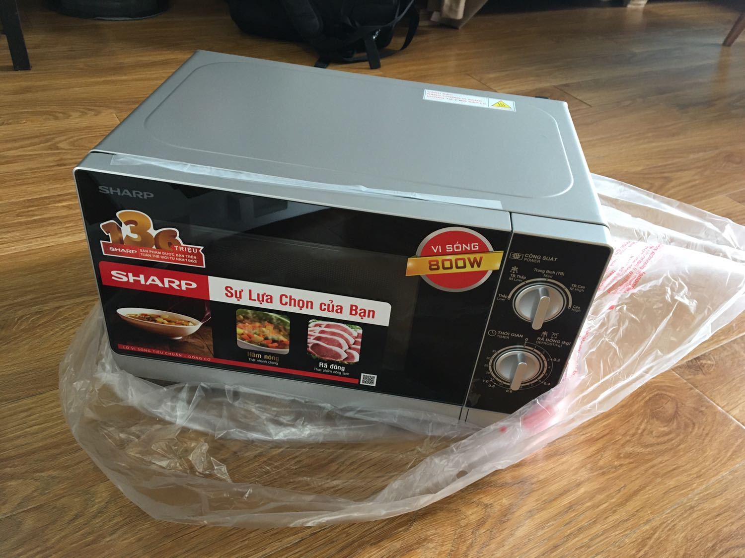 Mình dùng cái gần giống này và 3 năm thì hỏng. Nay mua về thấy gần y hệt!
Trước mắt thấy rất tốt nhưng các ý kiến khen chê của KH gần đây ko đc tiki coi trọng lắm. Nhiều ý kiến phản hồi bị bỏ qua! Thấy bớt tin tưởng bên các bạn hơn rồi! Mình dùng cái gần giống này và 3 năm thì hỏng. Nay mua về thấy gần y hệt!
Trước mắt thấy rất tốt nhưng các ý kiến khen chê của KH gần đây ko đc tiki coi trọng lắm. Nhiều ý kiến phản hồi bị bỏ qua! Thấy bớt tin tưởng bên các bạn hơn rồi!