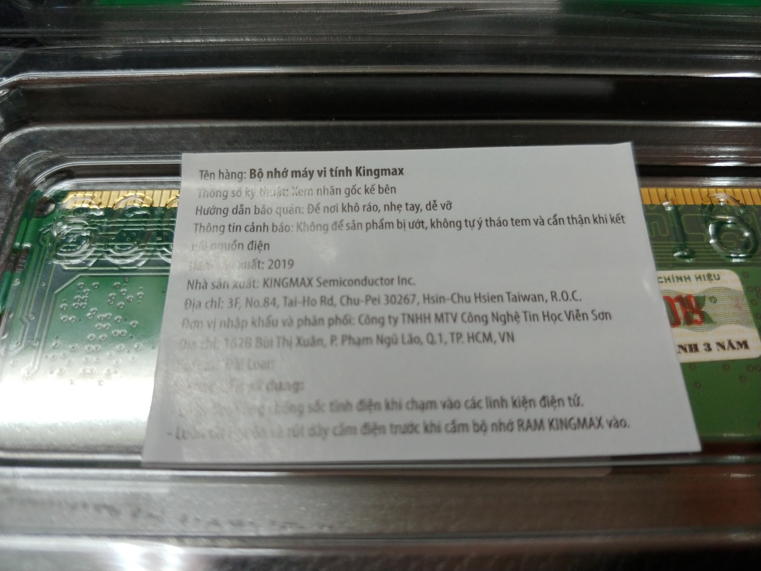 Mua thêm 2 thanh 4GB này để nâng cấp thêm RAM cho máy. Giá trên Tiki khá tốt vào  thời điểm mua (489k). Gắn vào thì máy chạy bình thường. Tuy nhiên, không thể đạt bus tối đa 1600 mà chỉ 1300 (dual channel). Trước đó khi chỉ có 2 thanh RAM cũ (Corsair) thì được 1600. Không biết có phải do mainboard không (Gigabyte B75-D3V), đã chỉnh XMP trong BIOS. Ngoài vấn đề đó ra thì đến giờ vẫn ổn.