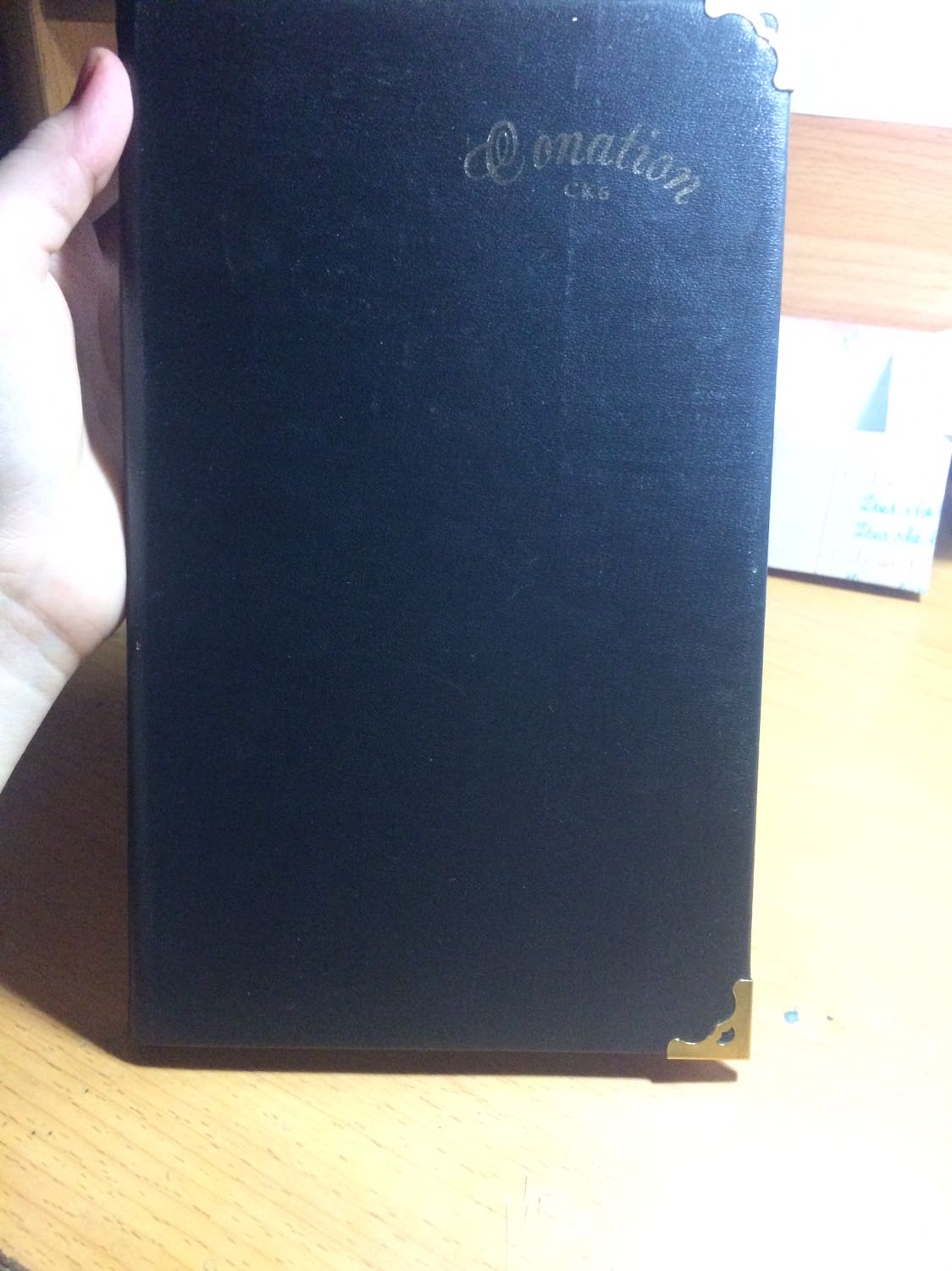 Sổ dày, giấy tốt, nhưng giấy bên trong bị lỗi, giấy bị xếp chồng vào nhau. Thất vọng