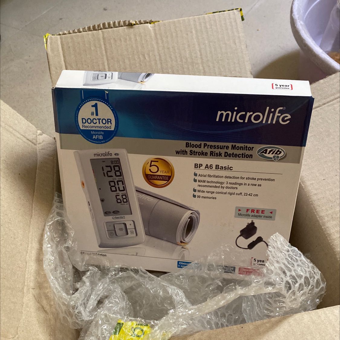 hàng giao đúng hạn, bao bì bọc kỹ dán nhãn hàng dể vỡ, bao bì hơi móp một chút nhưng thiết bị không hị ảnh hưởng. để đưa người nhà sử dụng xem sao nhưng thương hiệu này khá là an tâm.