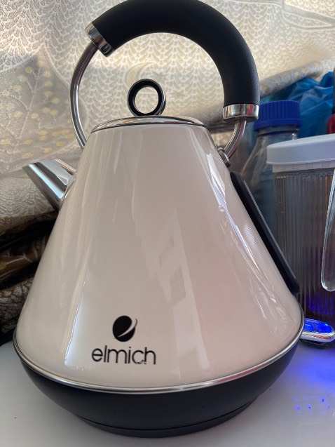 Mới đặt hôm qua nay có hàng rất nhanh, nhưng trừ điểm gửi bình bị trầy chữ cho mình nè.rất nhanh sôi và bình chắc chắn lắm