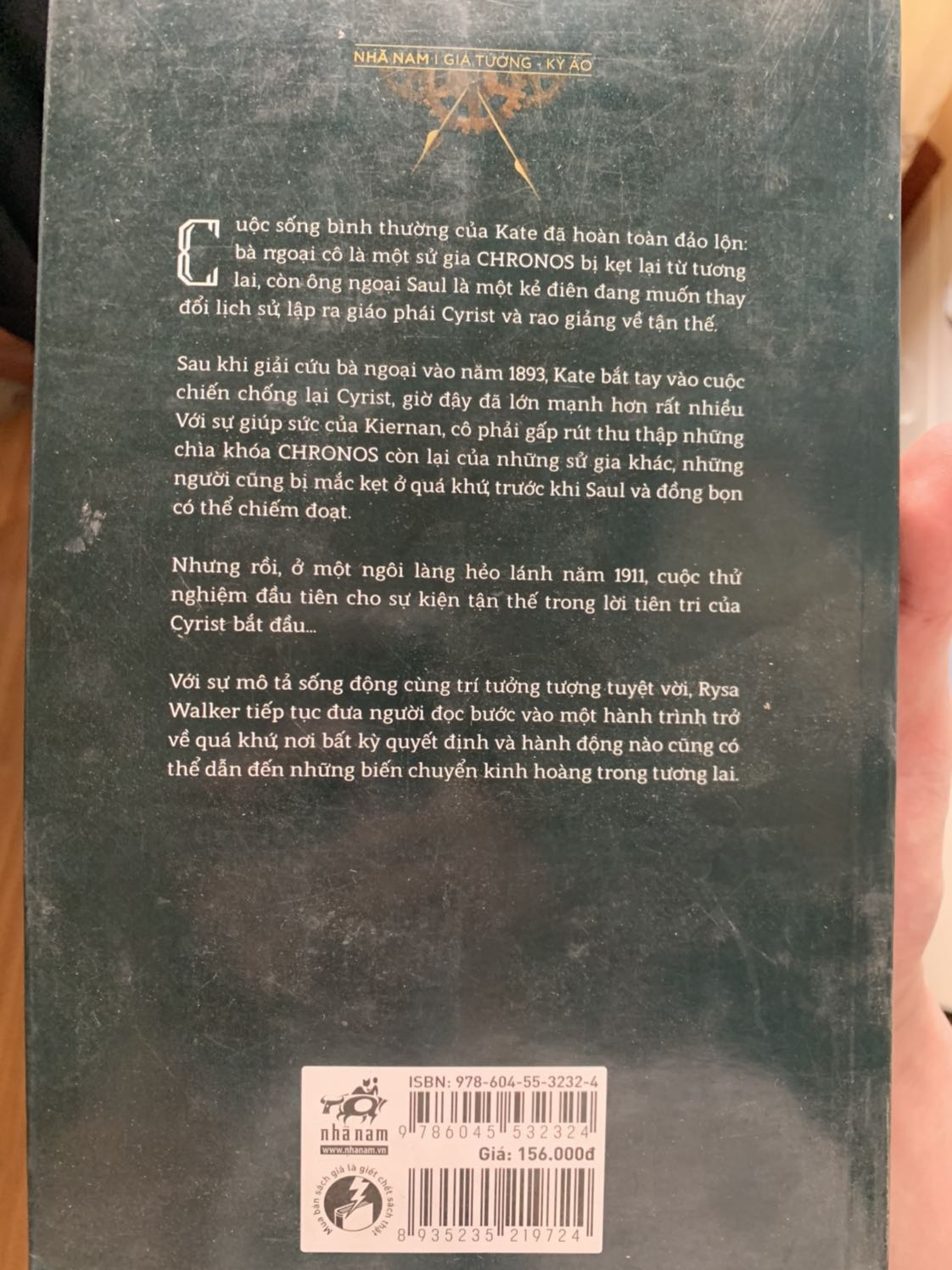 Sách nhận được như sách cũ, bìa bụi bẩn, xước cả mặt bìa trước và sau, nhiều trang sách cũng bị bẩn.