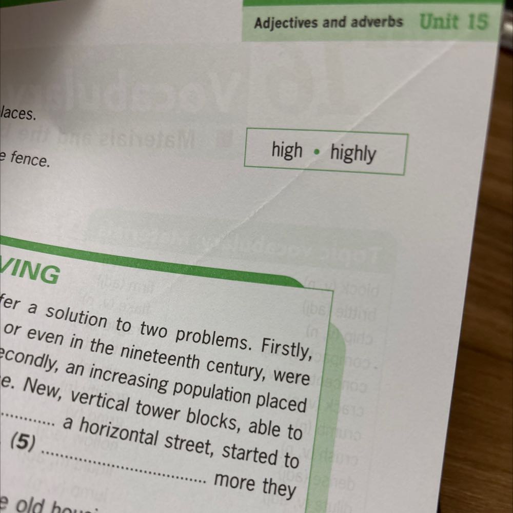 Sách mới mà các trang bị hằn vết rõ