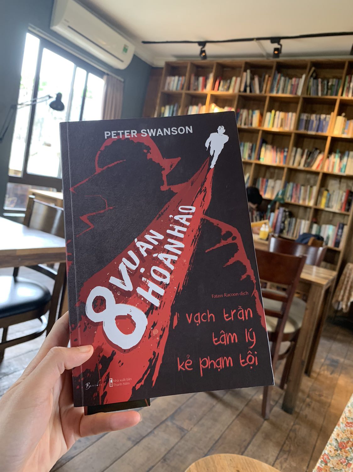 Đọc xong mới qua đây feedback, sách hay lắm, đúng kiểu giật gân kinh dị, plot twist, dịch mượt, đặc biệt là cuốn này spoil 8 cuốn trinh thám kinh điển (vì g.iết người theo bản danh sách 8 vụ án) tronh đó có vụ sát nhân abc và khoản bồi thường gấp đôi. Các chi tiết rất cuốn, nên đọc nhé