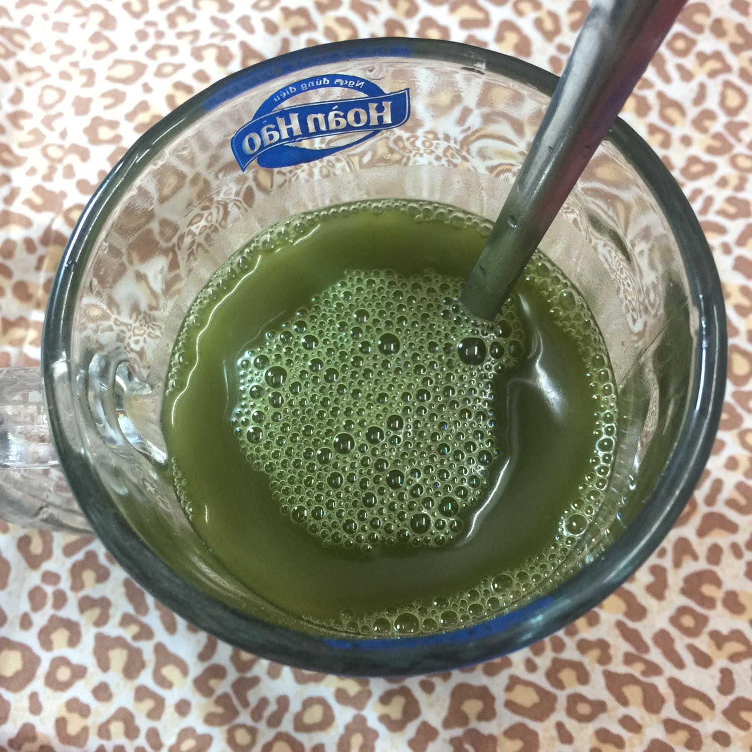 Bột cỏ xanh, thơm, dễ uống, nhanh tan trong nước, uống không bị lợn cợn. Dùng một thời gian thấy có cải thiện về sức khoẻ, bớt mệt mỏi, dễ đi tiêu, cảm thấy người nhẹ nhàng hơn. Sẽ mua sử dụng lâu dài.
Tiki gửi hàng nhanh, dịch vụ tốt