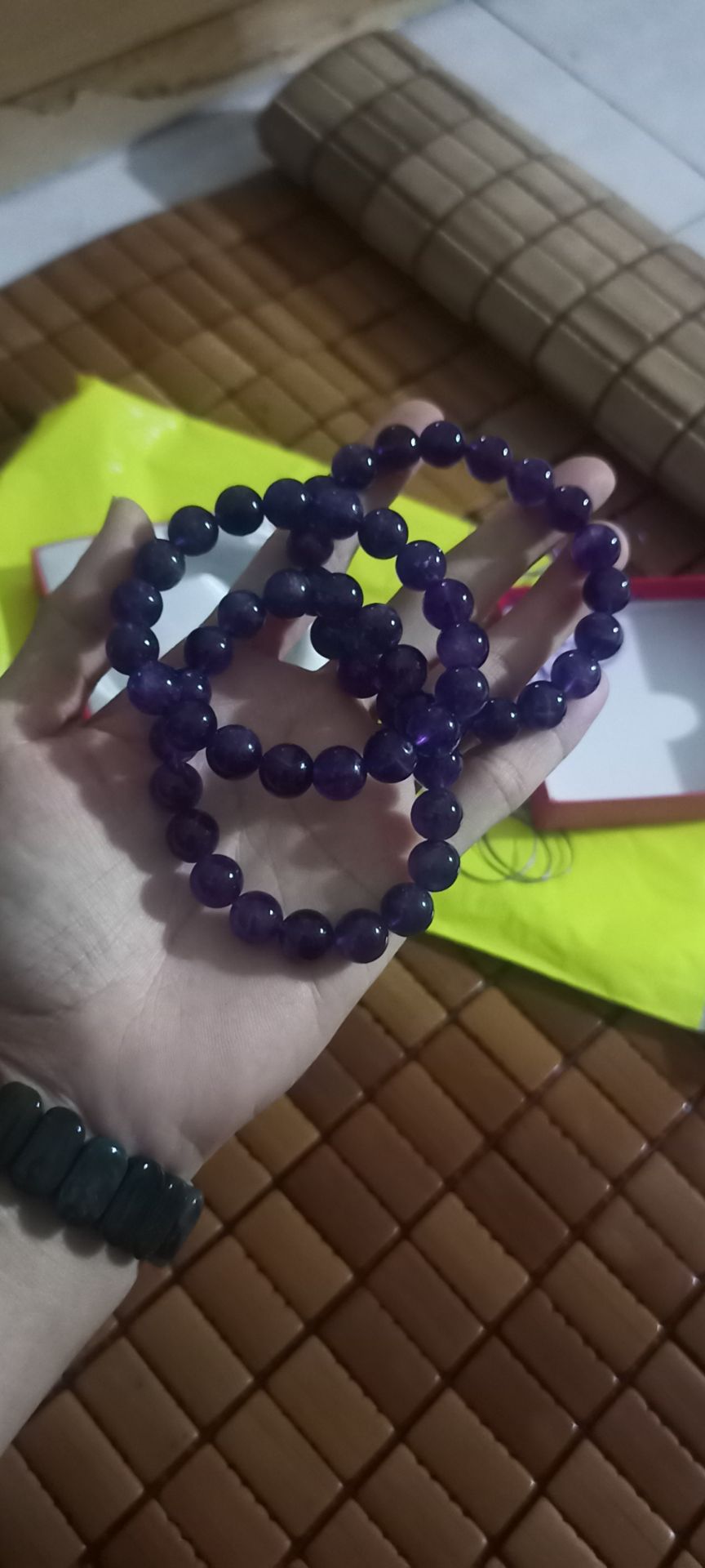 Cảm ơn shop vòng tay quá đẹp, ở ngoài màu tím cực kì đẹp, đúng chuẩn đá thạch anh tím , giá rẻ, sẽ tiếp tục ủng hộ shop.