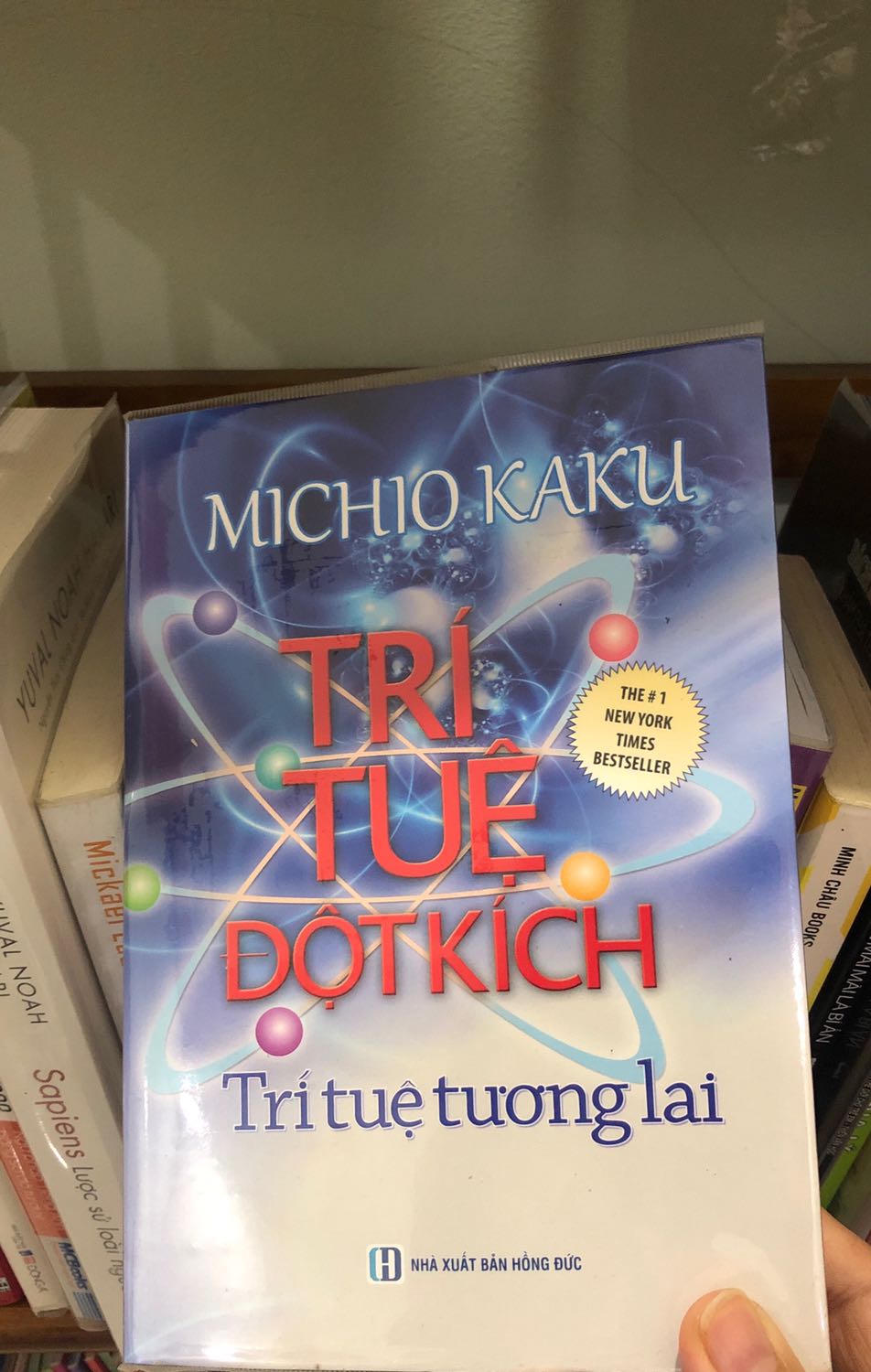 Quyển này mình chưa đọc hết. Khá nặng so với học sinh cấp hai nên mình để dành vài năm nữa, bạn nhà mình mới chỉ lớp 6. Sách ổn, bọc bookcare đẹp