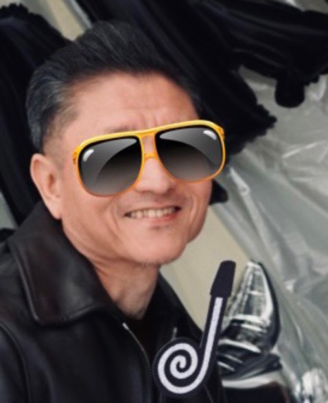 Mua xong hủ Sáp là Sưu tập được nguyên bộ nha. 
Chất sáp thơm sang khó tả mà thích
Cũng lớn tuổi nên tóc hay bị xĩn màu chụp hình hay bị thưa và bay lung tung. Giờ dùng sáp tóc giữ nếp và nét màu hơn nhiều. Nhìn tóc phồng dày nên trông cũng cao hơn tí.