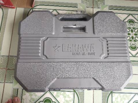 Giao hàng nhanh, phụ kiện đầy đủ chất lượng hoàn thiện tốt. Máy khoẻ nhưng chế độ khoan búa để khoan bê tông hay tường cứng búa đập yếu.độ bền cần thời gian để đánh giá