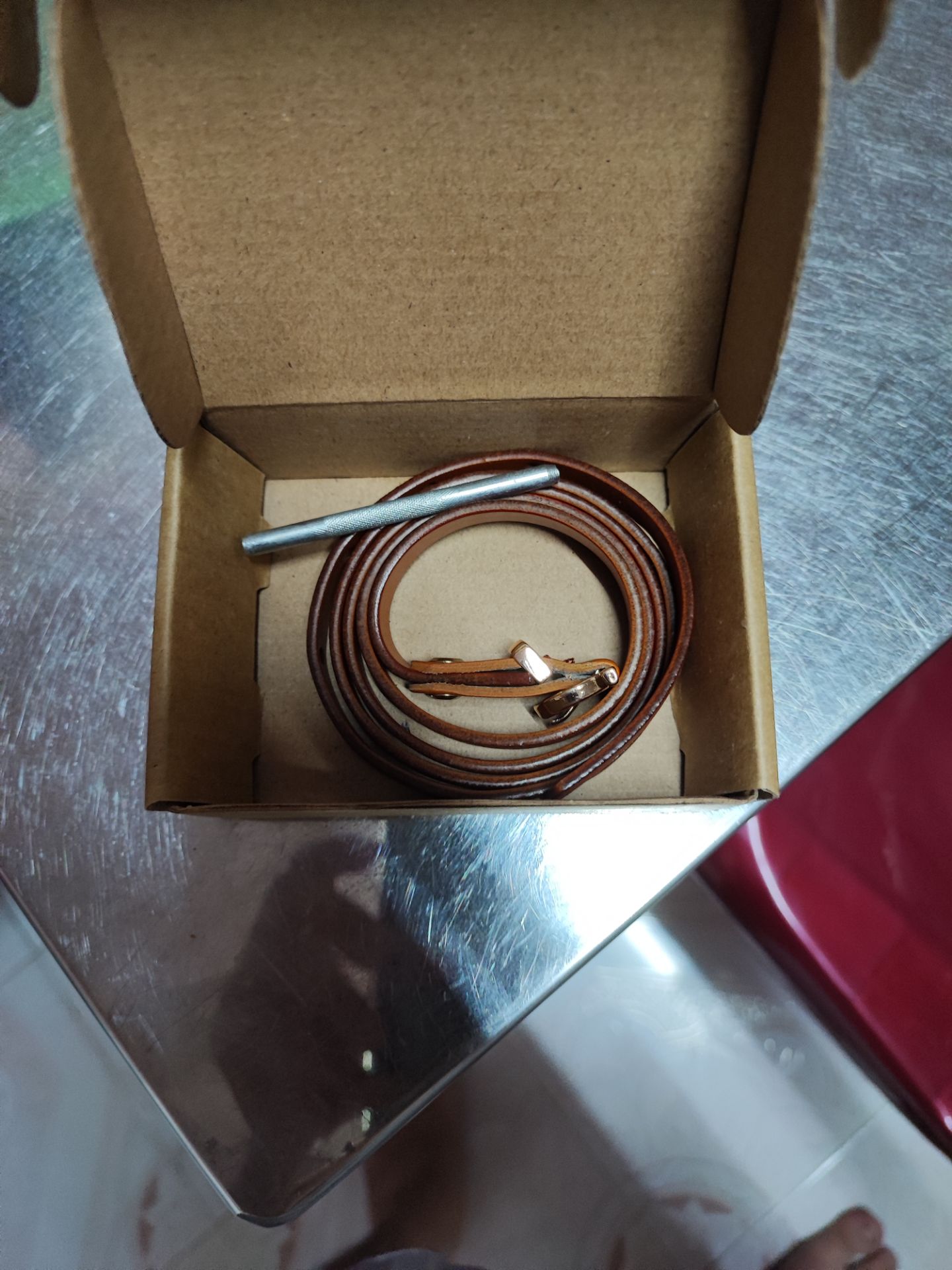 sản phẩm giá chỉ 12k tặng cả đồ đụt lổ rất hay. da có vẻ ok