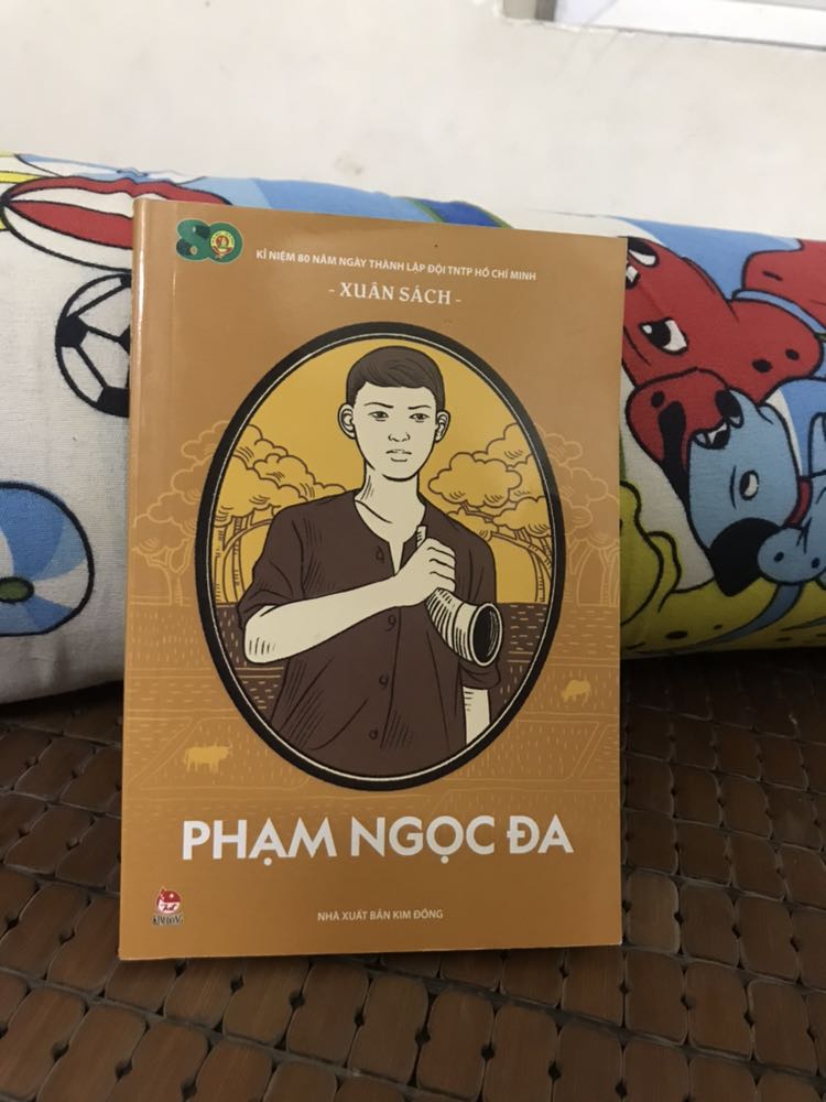 Kim Đồng tái bản mấy cuốn sách rất hay và ý nghĩa.  Chất lượng nên mua nhé.
Nội dung hay, mang tính lịch sử và văn hoá . Giao hàng khá nhanh, mua lúc giảm giá nên hài lòng .