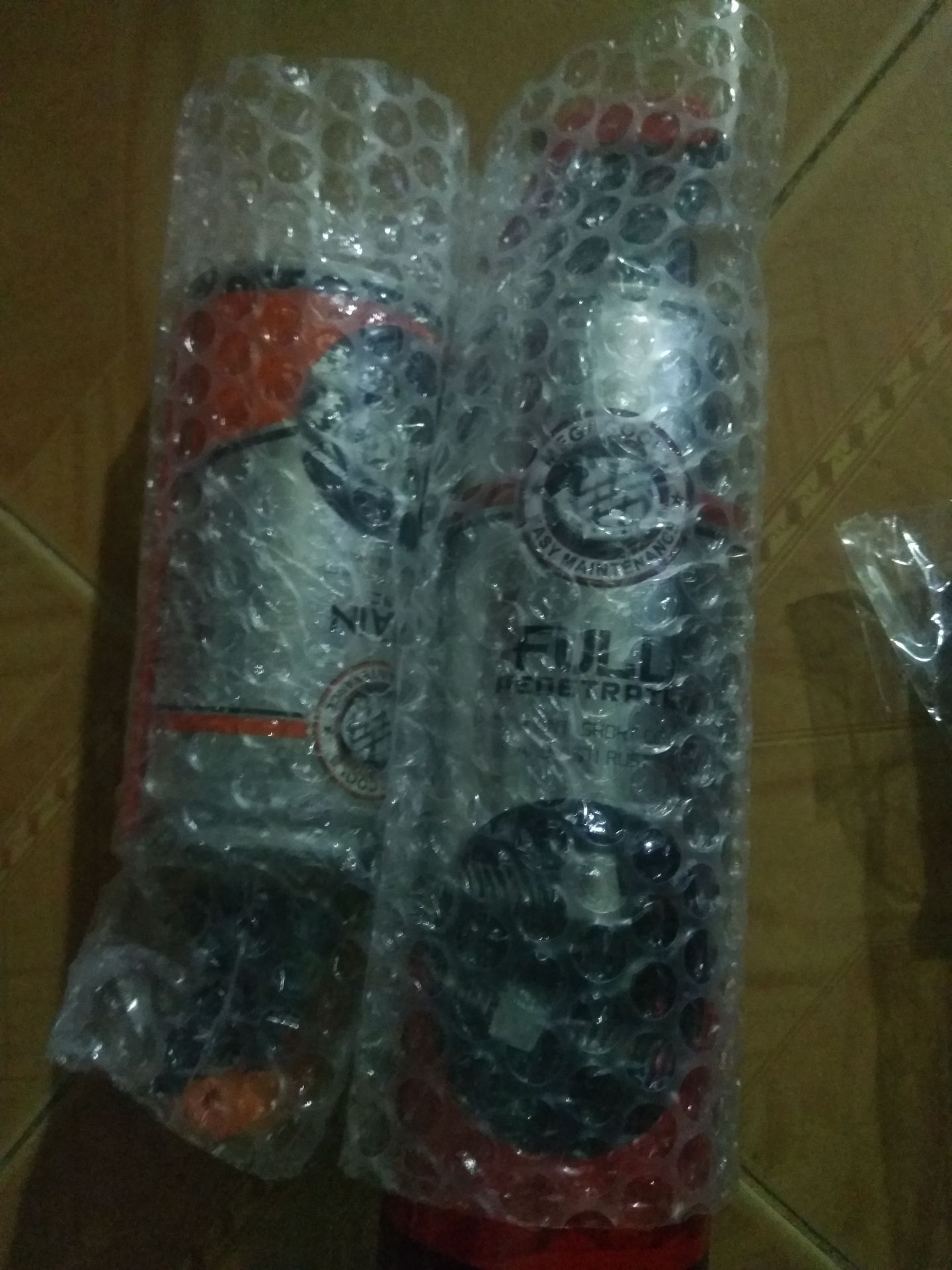 đóng gói rất đẹp và cẩn thận, chất lượng tuyệt vời, xịt 1 ít vào sên mô tô hết hẳn tiếng kêu xào xạc luôn, giao hàng nhanh chóng, cảm ơn Tiki rất nhiều! đóng gói rất đẹp và cẩn thận, chất lượng tuyệt vời, xịt 1 ít vào sên mô tô hết hẳn tiếng kêu xào xạc luôn, giao hàng nhanh chóng, cảm ơn Tiki rất nhiều!