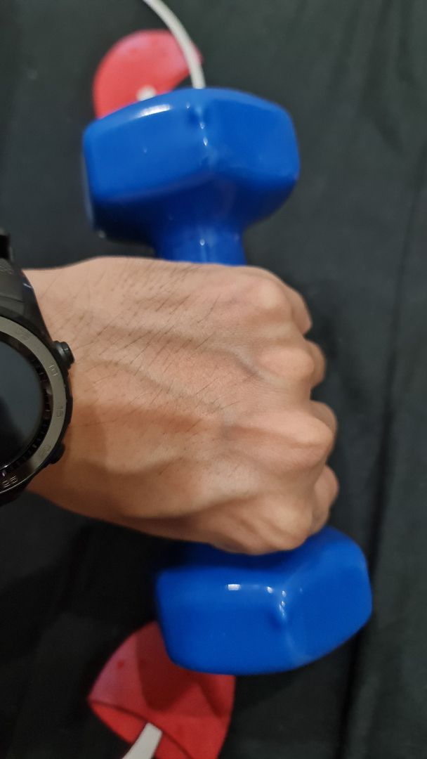 Tạ nắm êm, cảm giác rất thật tay. Tuy có vài lỗi nhỏ nhưng ko ảnh hưởng quá nhiều đến trải nghiệm dùng. Đáng mua