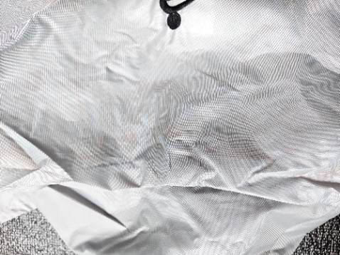 Hàng quá bẩn và hôi. Ố vàng toàn bộ thân áo.