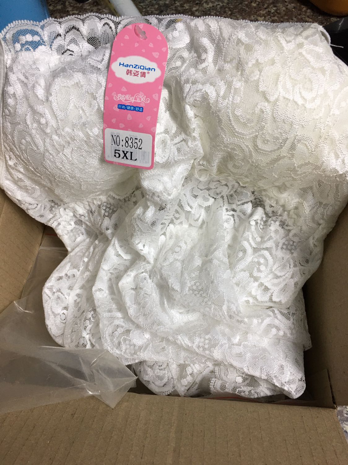 Nhìn đẹp lắm mn ơi, sờ vào mát lạnh. Giao hàng lại nhanh trong mùa dịch ạ. Mình rất thích, có dịp mình sẽ ủng hộ shop nhé