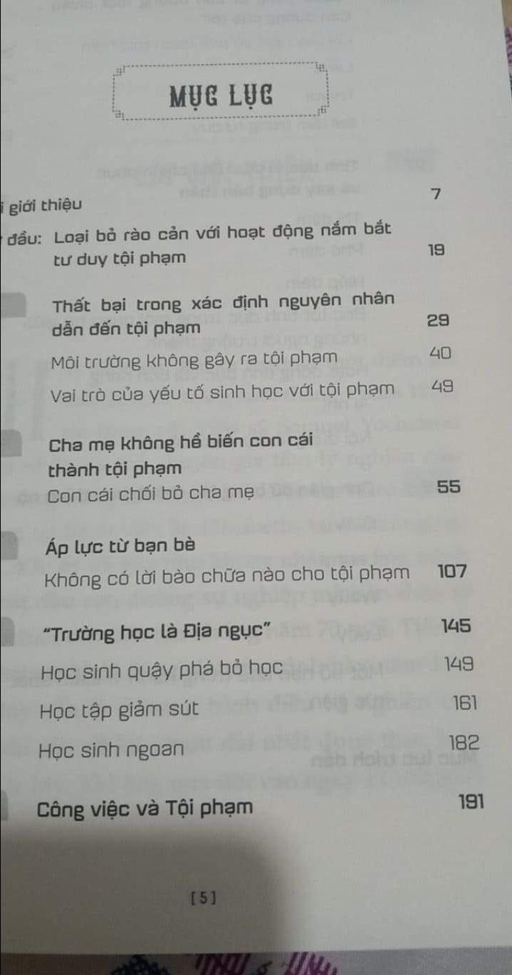 Hay, mới đọc xong cuốn này còn cuốn 2 nữa. Sách có hơi xước nhưng không sao. Về nội dung sách thì giúp ta hiểu thêm rất nhiều về tư duy và tâm lý của tội phạm, có thể sẽ thay đổi luôn suy nghĩ của bản thân đối với tội phạm bấy nay, như việc tội phạm không hề bị ảnh hưởng bởi ba mẹ, bạn bè hay hoàn cảnh, k có lời bào chữa nào là đúng cho tội phạm cả. Sách quá tuyệt vời ???