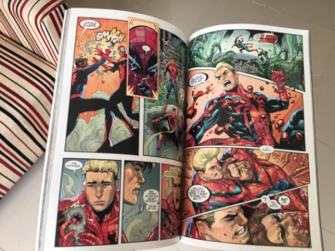 Hàng mới chưa bị bóc, không có lỗi. Tranh vẽ bố cục đẹp. Giấy in tốt. Nội dung tươi mới không giống như những gì đã đọc đã biết về Người Nhện nhưng cũng đừng kỳ vọng một cái gì quá sâu sắc khi tác phẩm của nó vẫn nhắm đến đối tượng khách hàng cụ thể. Tập 4 chưa phải tập cuối.