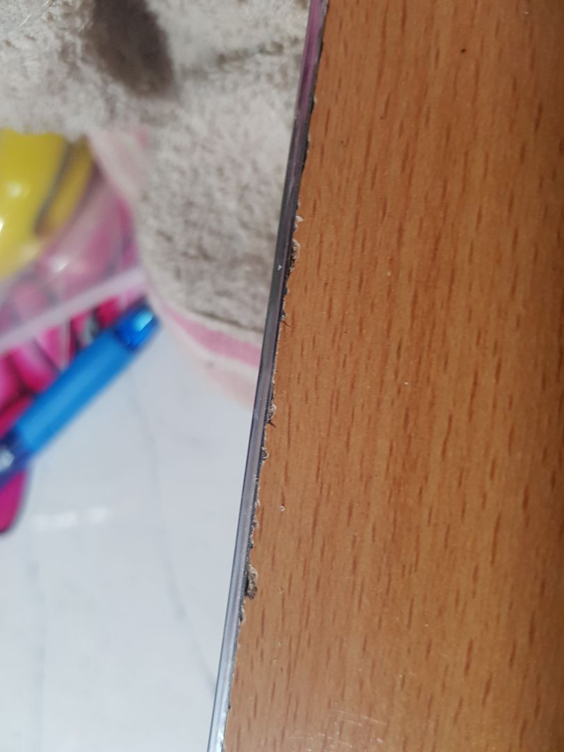 Rất thất vọng. Đừng mua sp này. Giao hàng lần đầu, cái bàn cấn trầy kinh khủng tệ hại. Giao lần thứ hai sp vẫn tệ. Chỉ viền sắc nhọn, không thể dùng được vì sẽ bị xước da thịt. Chỉ viền thiếu hụt, lồi ra. Ốc vít lờn nhổ cả lên. Chỗ liên kết sắt nhọn kém an toàn. Lần đầu tiên tôi viết đánh giá sp kém như vậy. Khuyên các bạn đừng mua.