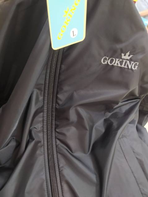 đi ra ngoài buổi sáng mặc áo này rất thích, mặc mấy áo mỏng là lạnh chịu không nổi