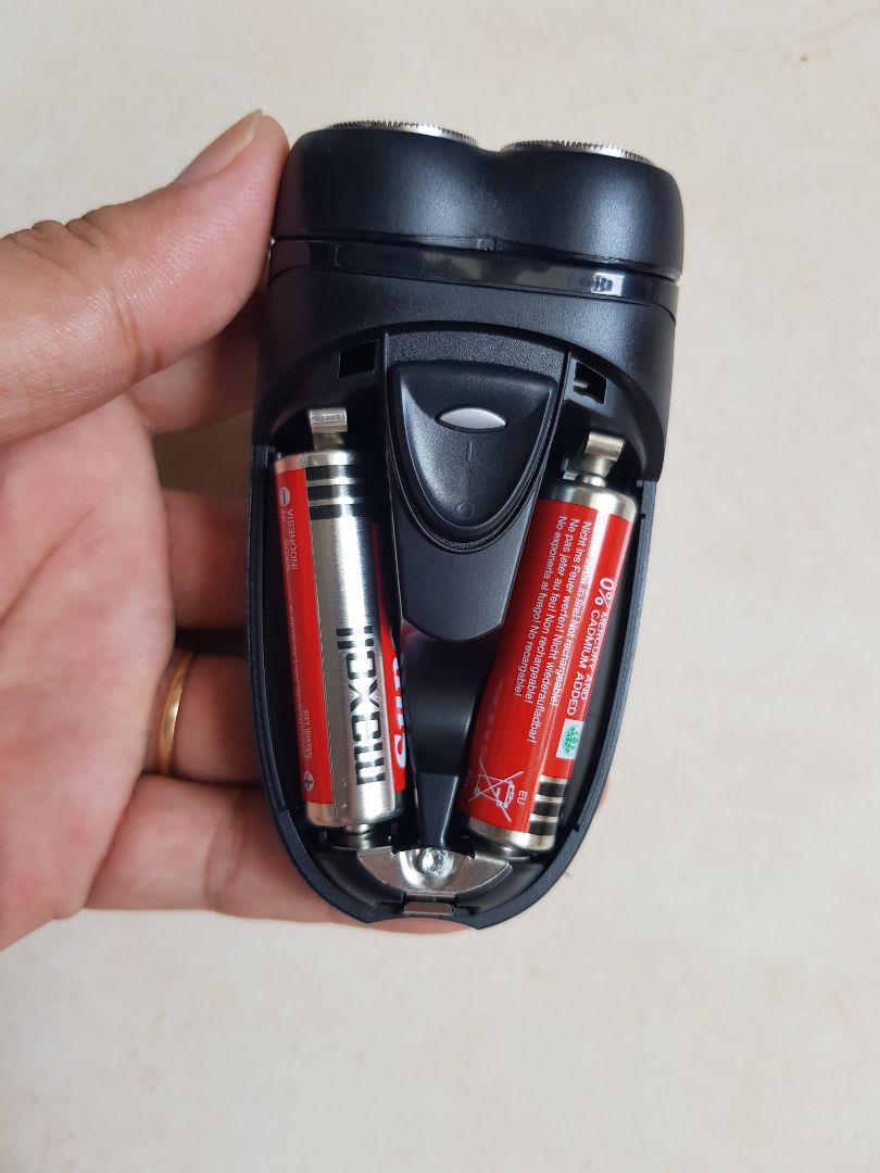 Máy đẹp, nhỏ gọn, pin rời nên khi nào cần dùng thì gắn pin vào thôi. Máy chạy êm, đã đi thử vài đường trên tay và thấy ổn.