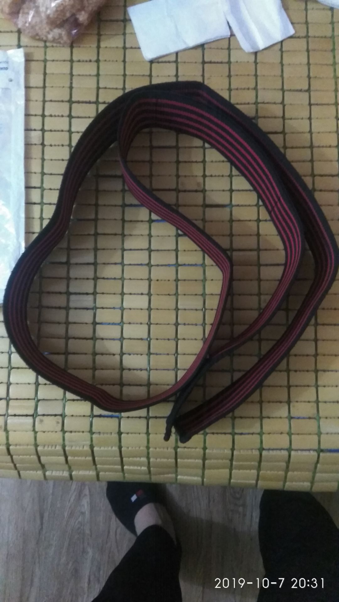 sao t mua dây quấn cổ tay lại ship cho t dây quấn gối?