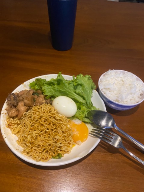 Lấy tạm ảnh nhé nhưng sản phẩm đến tay cực kì ưng ý ạ. Shipper giao trời mưa nên có hẹn mình giao trễ hơn dự định. Quá trời dễ thương, mình còn sợ ảnh giao mưa ướt cảm bệnh chứ kh gì hết chơn. Hộp móp méo dính mưa ảnh hỏi mình có muốn kiểm hàng kh, ôi giời ơi cảm ơn vì a shipper đã chịu khó vậy chứ kiểm kê gì hâhha. Có thư cảm ơn và thông điệp nữa, không chỉ uống cà phê, tớ uống luôn cả bình an từ shop gửi đến. Cảm ơn rất nhiều từ những bàn tay tạo nên hạt cà phê, cảm ơn đất, cảm ơn cây, cảm ơn nắng mưa, cảm ơn người xay hạt, cảm ơn máy xay hạt, cảm ơn người đóng gói, cảm ơn người vận chuyển, cảm ơn shop đã bán sản phẩm này ^^. Chúc shop bình an ^^