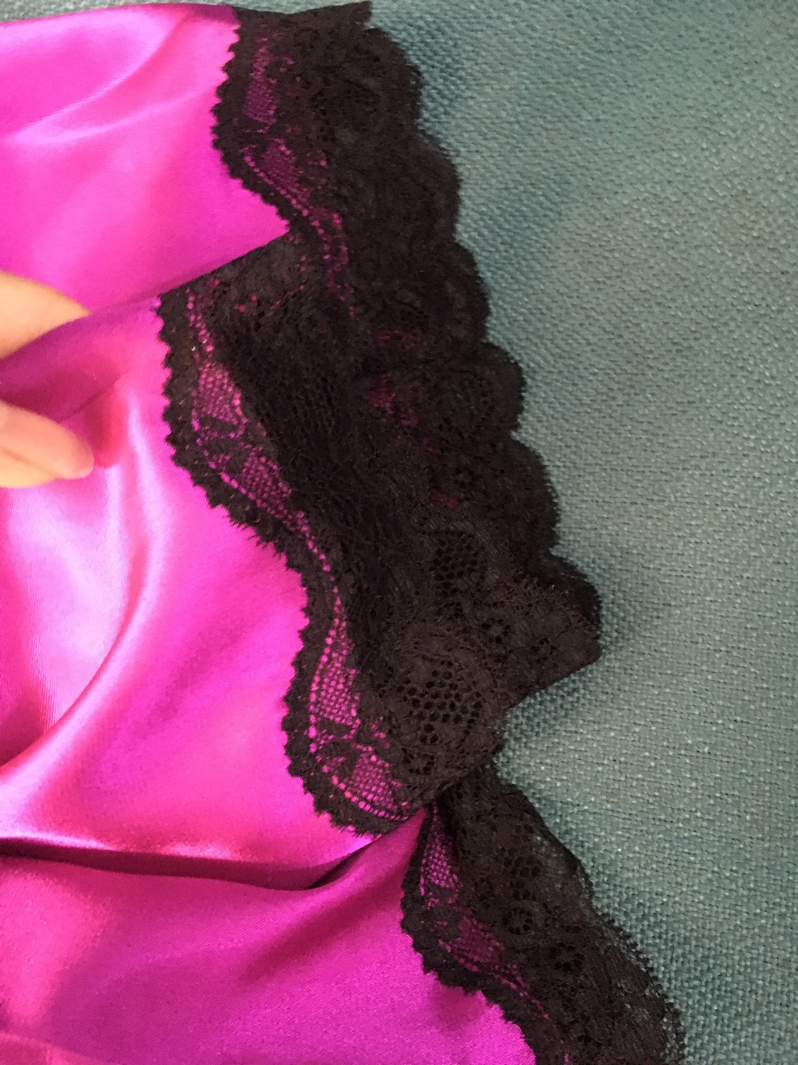 Nhân viên giao hàng rất dễ thương
Sản phẩm đẹp đẹp đẹp, chính hãng ibasic
Màu sắc tươi sáng, gợi cảm
Đt cũ nên chụp k đẹp lắm ,màu thực tế đẹp nhìu hơn