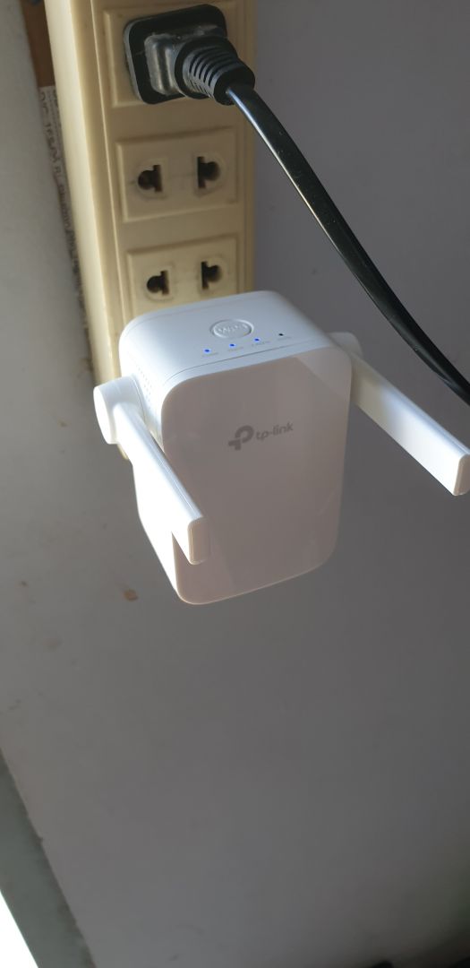 Giao hàng nhanh. Sản phẩm xài ok. Nhưng hơi tiếc là không bắt được sóng wifi 5G ở chỗ trọ không biết có thiếu tương thích gì ko, các mạng 5G xung quanh vẫn bắt dc. Giao hàng nhanh. Sản phẩm xài ok. Nhưng hơi tiếc là không bắt được sóng wifi 5G ở chỗ trọ không biết có thiếu tương thích gì ko, các mạng 5G xung quanh vẫn bắt dc.