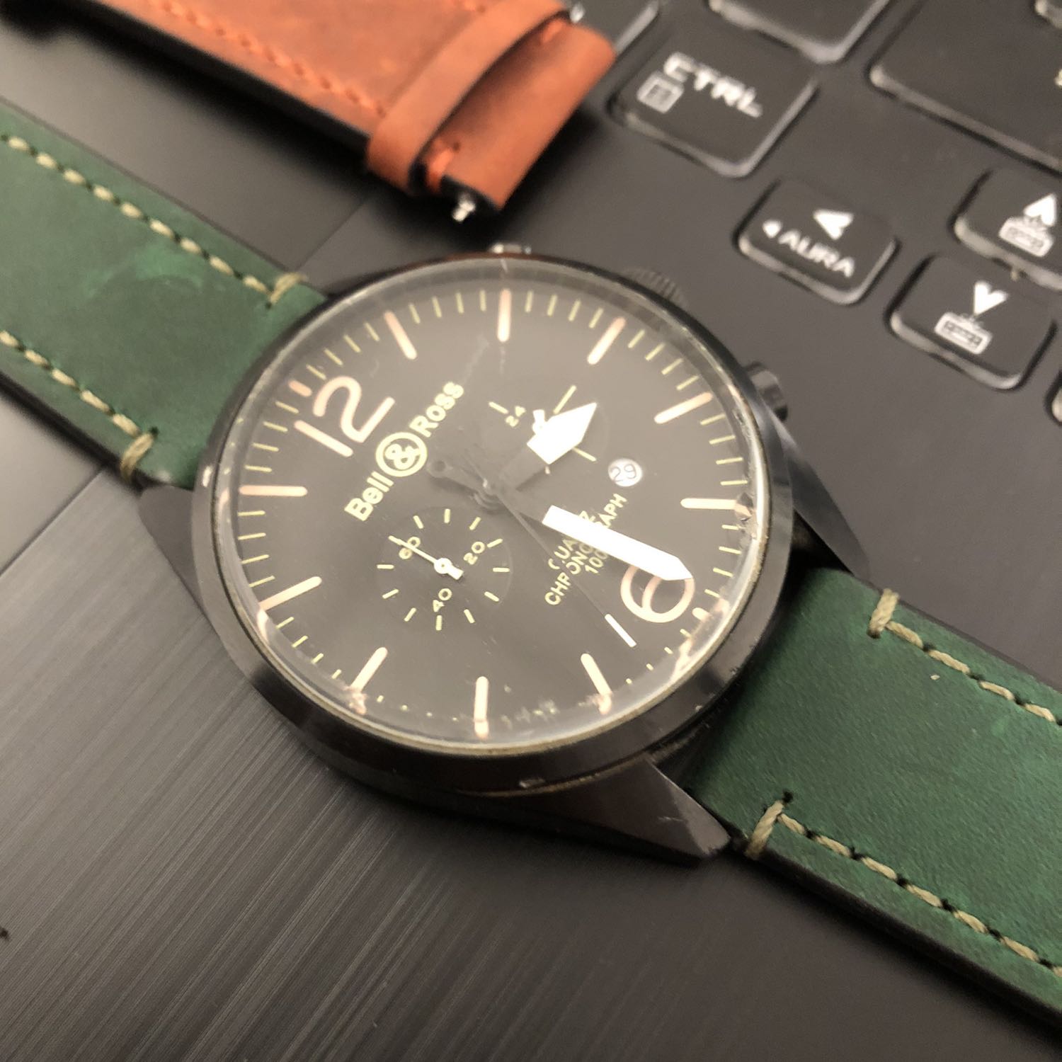 Tuy không nhận được hàng như ý, nhưng shop rất hào phóng đền bù thêm 01 bộ dây gần giống màu