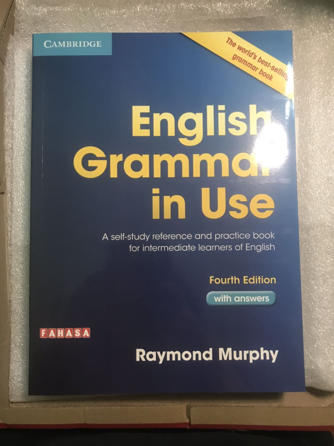 Lần đầu mua hàng trên Fahasa rất ưng ạ. Sách tuy là sách photo từ bản gốc nhưng chất lượng thì ko cần bàn tới ạ. Rất tuyệt vời, giấy in và mực ib vô cùng sắc nét. Nhà sách còn in bill nữa ạ. tuy sách được ghi bằng tiếng anh hết nhưng mà đây cũng là một cách để mình học thêm từ mới. Ncl ưng lắm ạ.