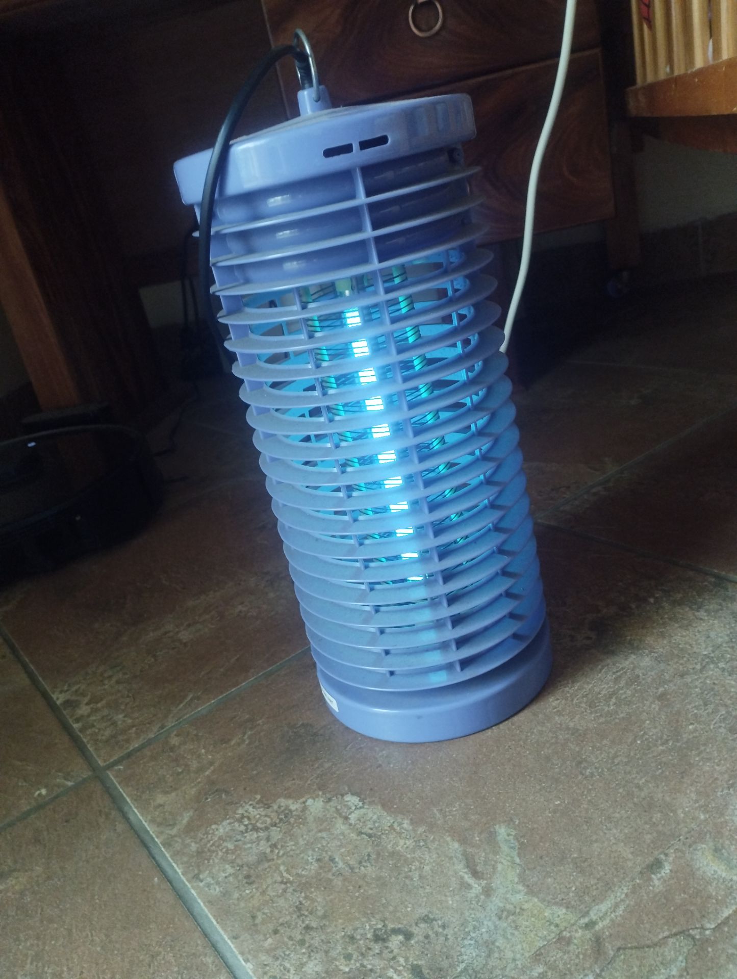 Giao hàng nhanh, đóng gói cẩn thận. Đêm nào cắm cũng nổ lốp đốp, chết vãn.