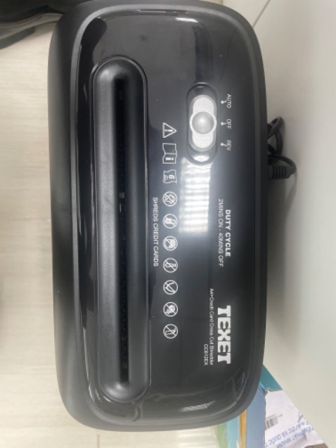 Máy đẹp, chắc chắn. Huỷ thử một vài tờ thấy okie. Nhưng hơi ồn.