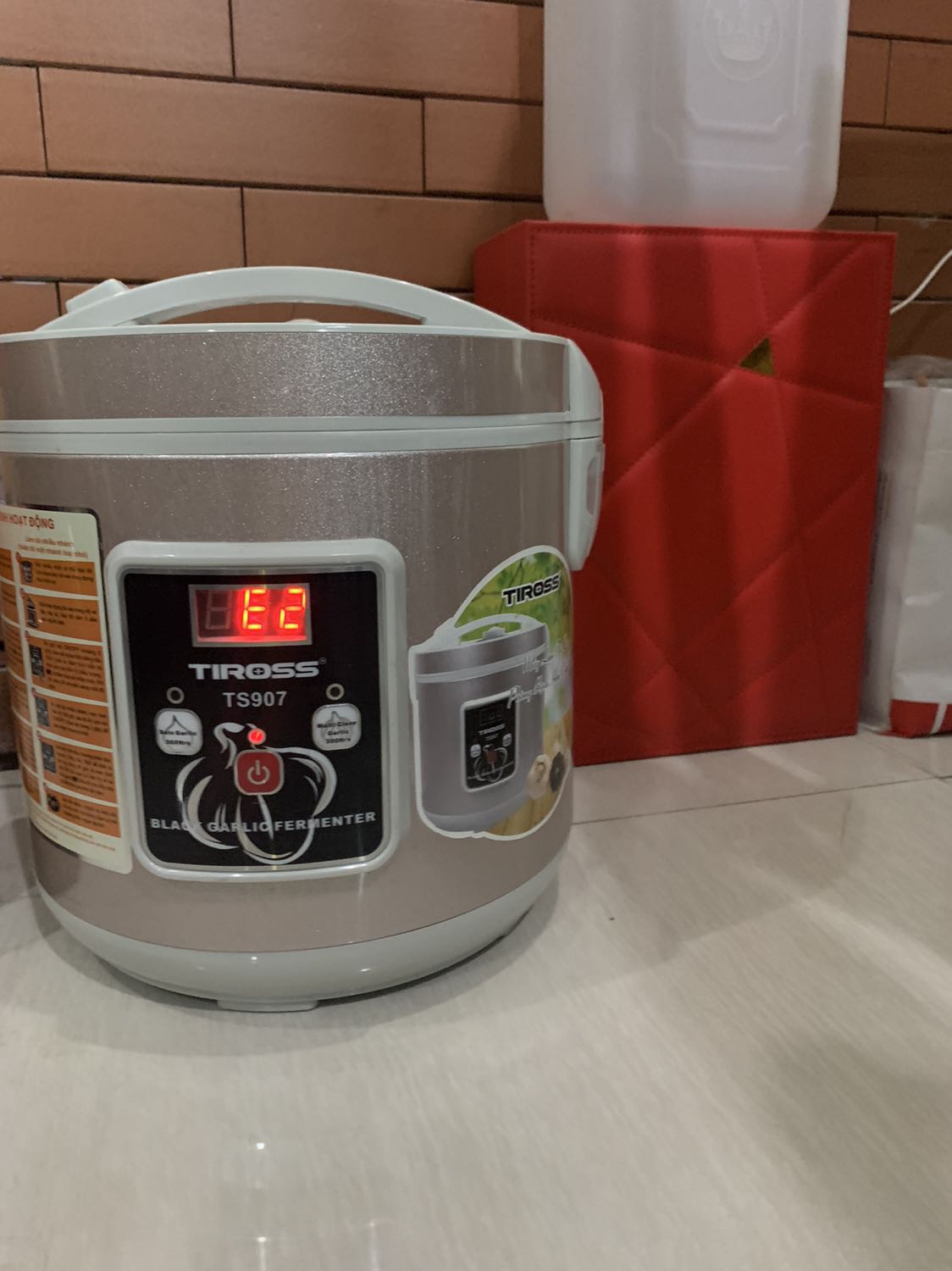 Máy mình xài hơn 1 năm, nay báo lỗi như lúc mới mua về. Tiki hỗ trợ sửa chữa giúp nhé. Thanks!