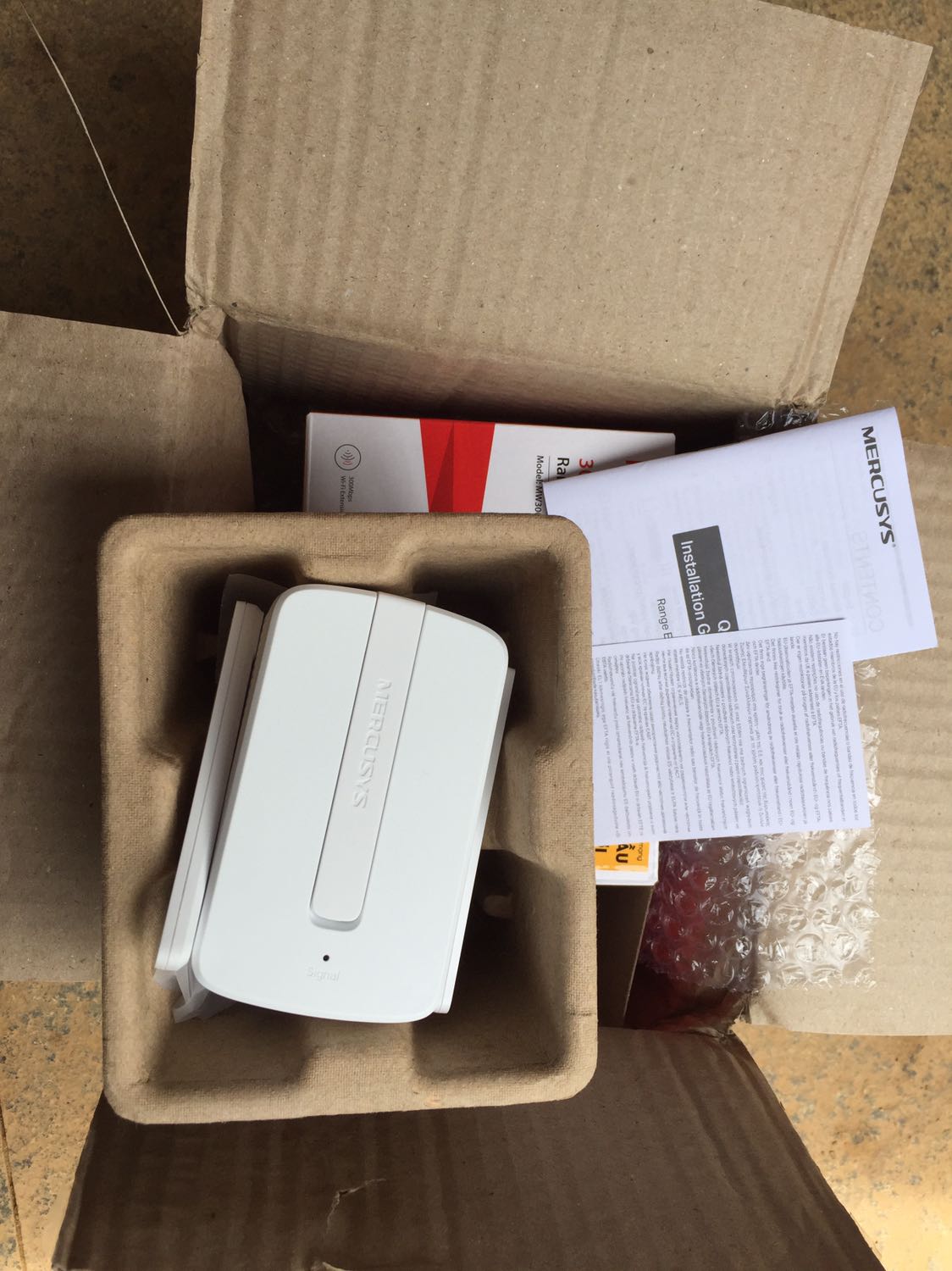 Sản phẩm đóng gói cẩn thận, hộp giấy bên ngày đơn vị vận chuyển làm móp nhưng ko sao sản phâm bên trong còn nguyên, mới nhận chưa sử dụng.